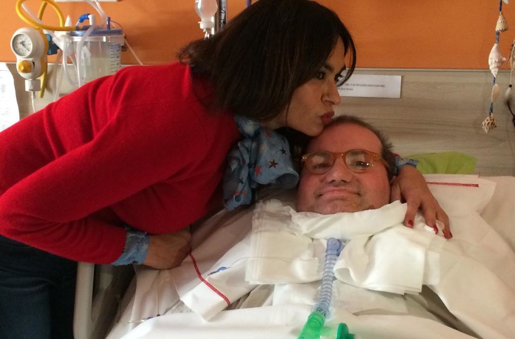 Maria Grazia Cucinotta dà SLAncio agli ospiti della struttura